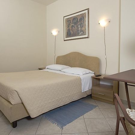 Hotel Il Melograno Foligno Exterior foto